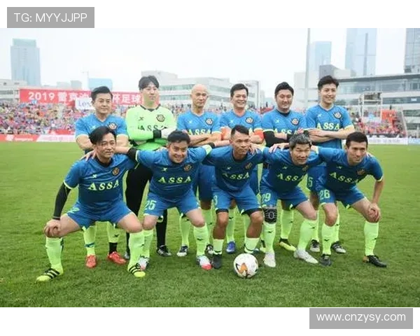 足球明星勇闯圈纸挑战赛展现惊人技巧与团队合作精神 足球明星勇闯圈纸挑战赛展现惊人技巧与团队合作精神