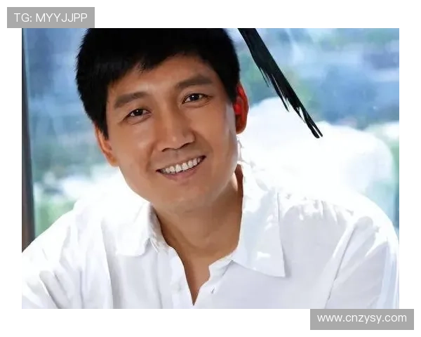 足球明星在聚光灯下的忐忑生活瞬间揭秘与背后的真实故事 足球明星在聚光灯下的忐忑生活瞬间揭秘与背后的真实故事